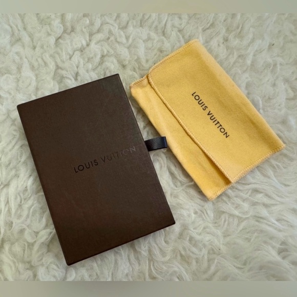 159 Louis Vuitton Vernis Card Case with dustbag and box - Picture 11 of 15